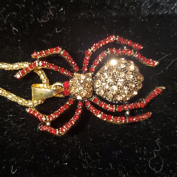 New Betsey Johnson Long Gold Tone Chain Rhinestone Spider Pendant Necklace. - Picture 8 of 11
